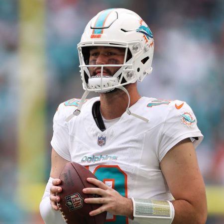 Steelers sign former Dolphins QB Skylar Thompson