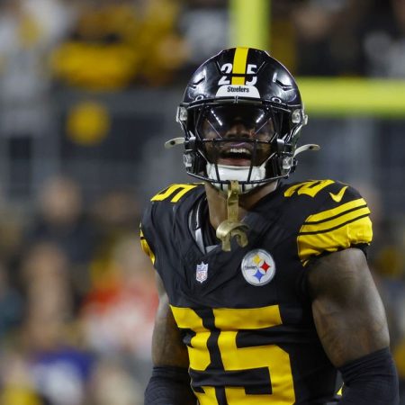 Steelers safety DeShon Elliott, Aaron Rodgers take photo together following controversial comment