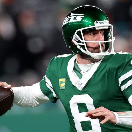 Pittsburgh Steelers signing QB Aaron Rodgers, will attend mini-camp