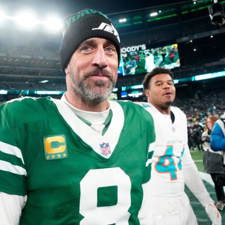Aaron Rodgers to wear No. 8 with Steelers; Terry Bradshaw’s No. 12 remains unofficially retired