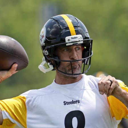 Steelers QB Aaron Rodgers named top 10 NFL quarterback of Super Bowl era