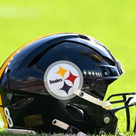 Pittsburgh Steelers rookie in walking boot after injury
